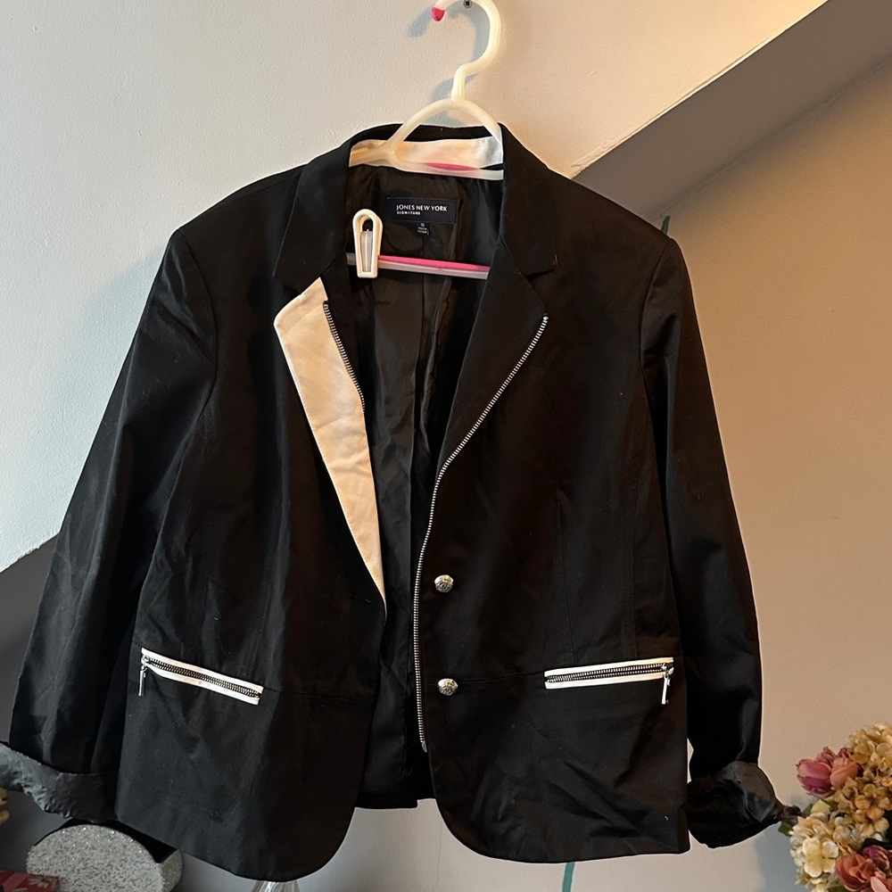 JONES OF NEW YORK size 16 Black Blazer with White Accents